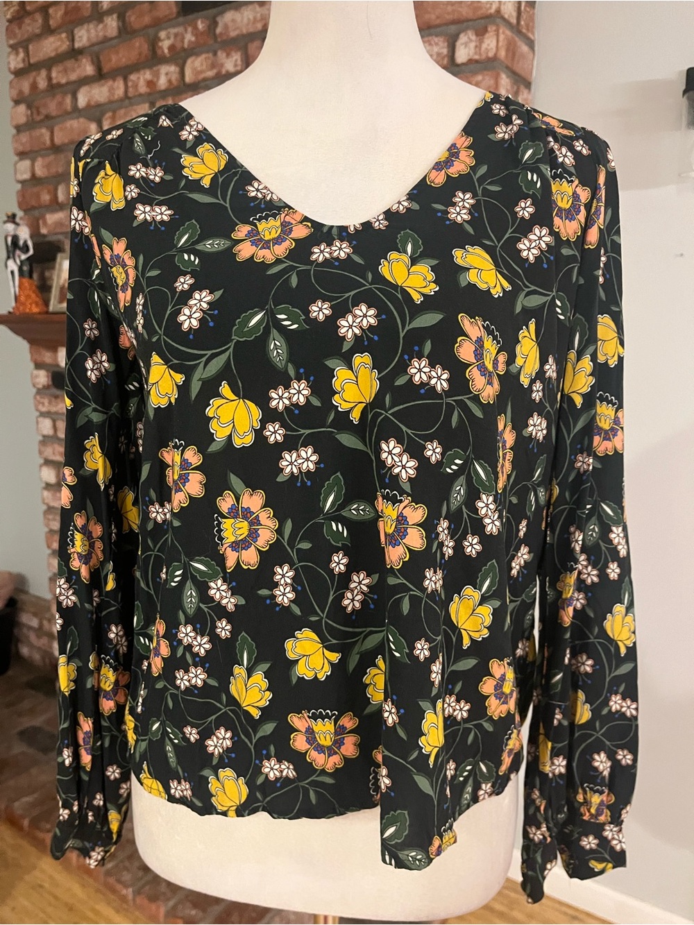 Velvet by Graham & Spencer $179 ptp 19 Sidra" Printed Floral Peasant Blouse
